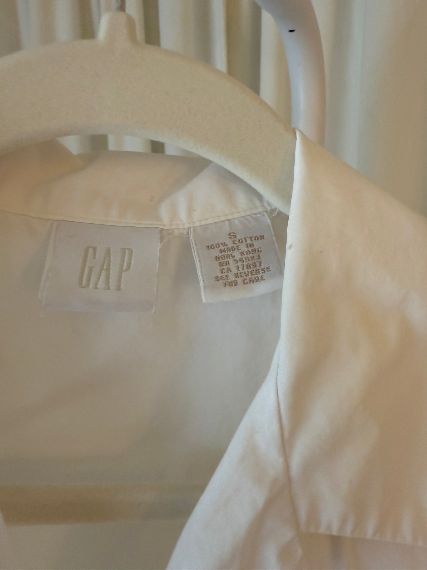 Gap Sleeveless Button Down