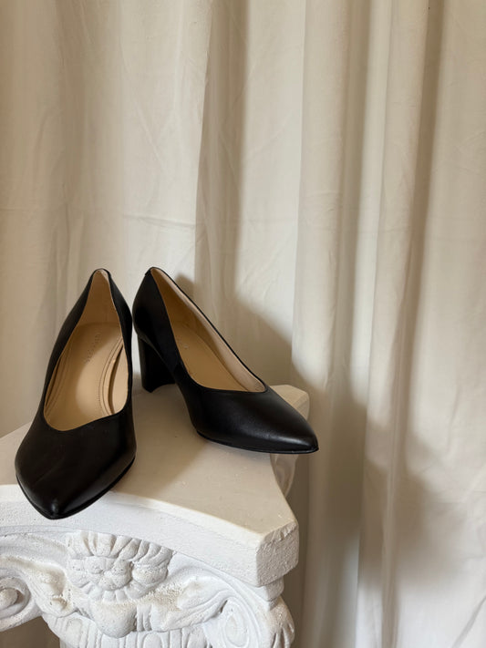 Marc Fisher Black Pumps