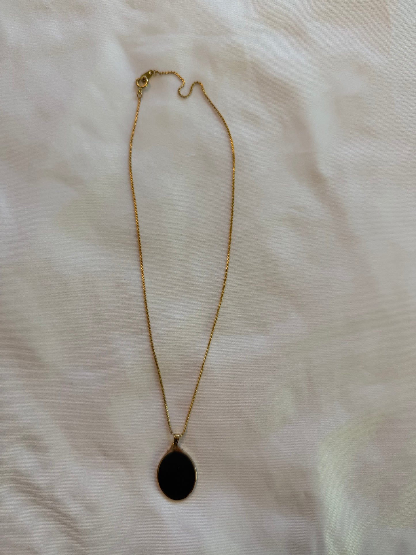 The Oval Necklace