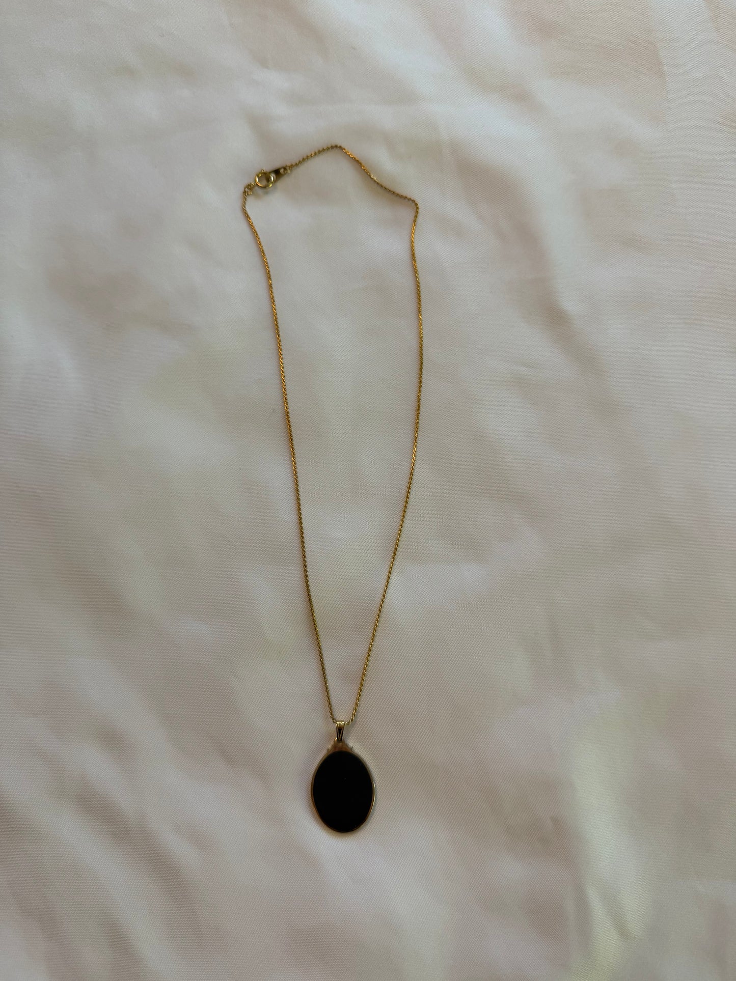 The Oval Necklace