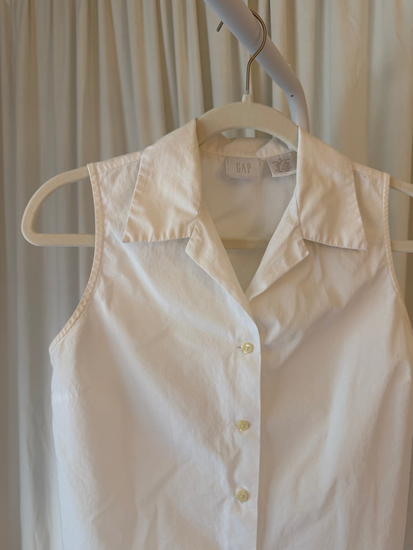 Gap Sleeveless Button Down
